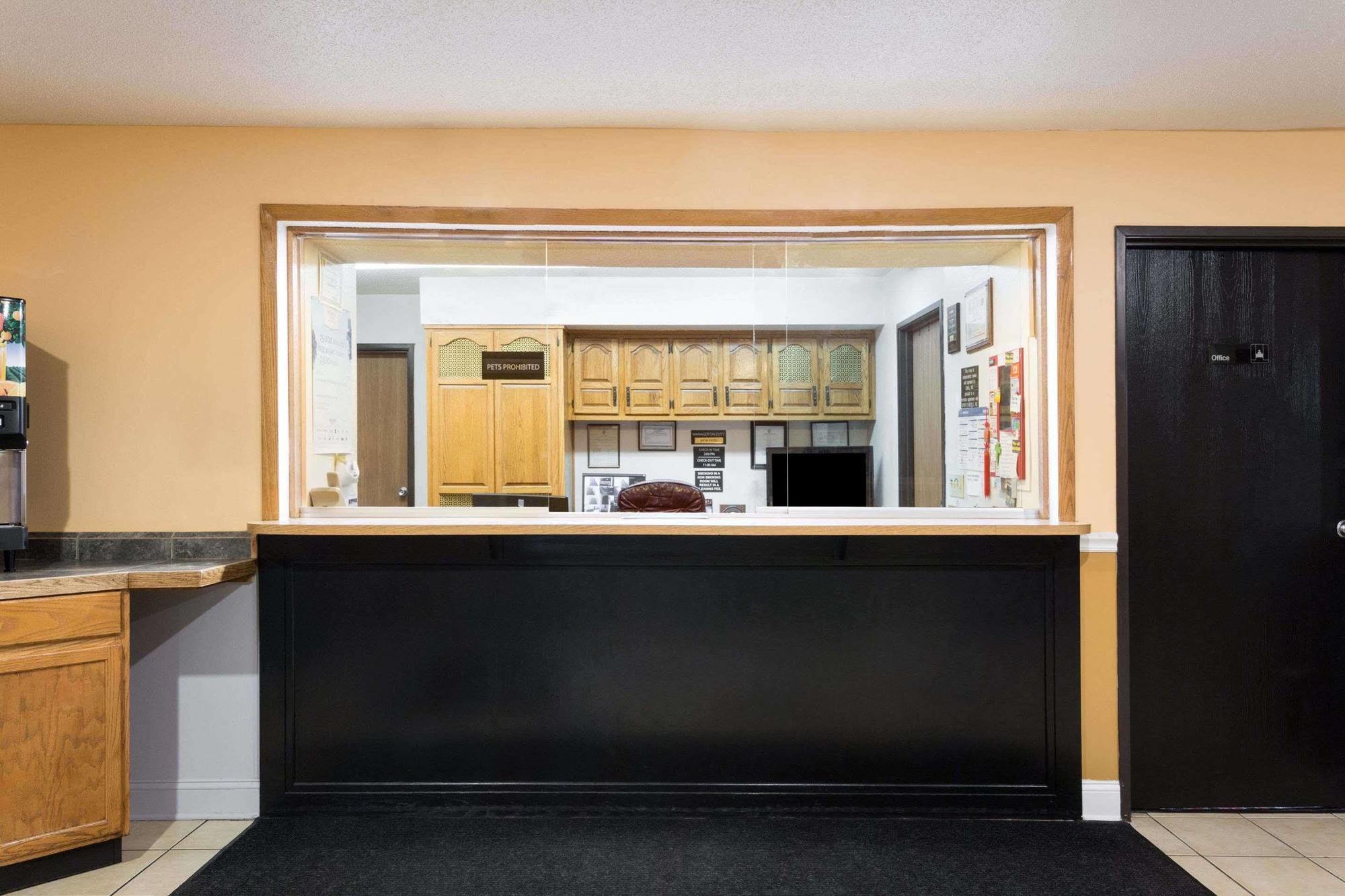 Hotel Super 8 By Wyndham Dumfries/Quantico Exterior foto