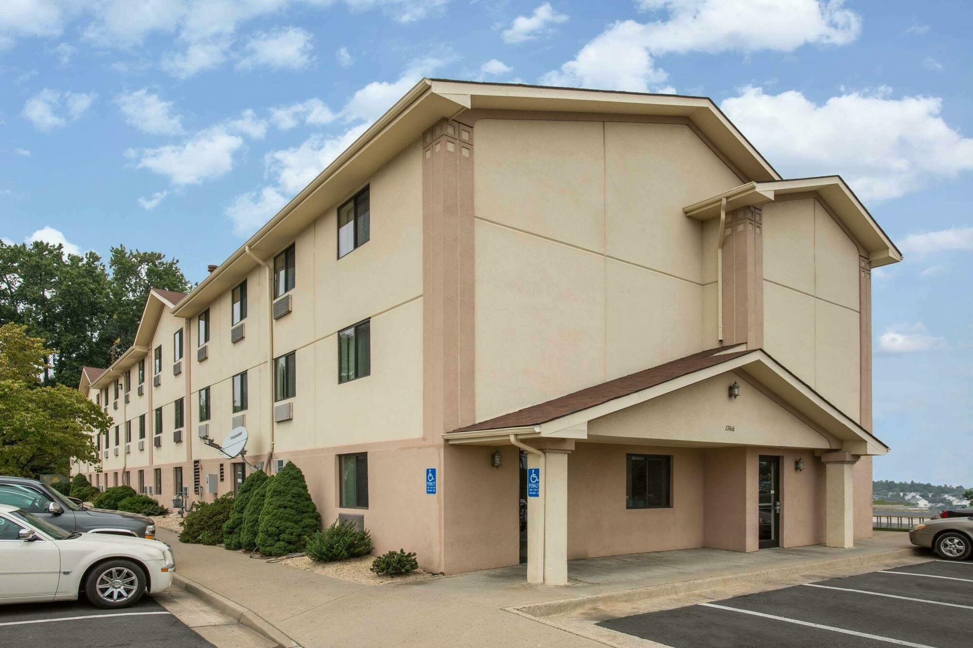 Hotel Super 8 By Wyndham Dumfries/Quantico Exterior foto